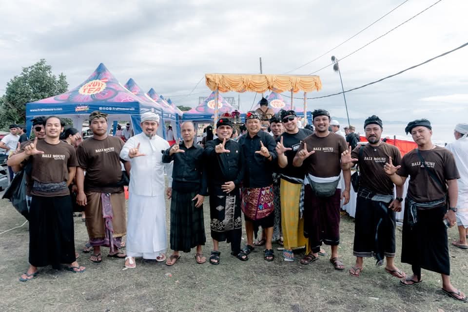 Salah satu kegiatan bakti kita terhadap tanah Bali dan lingkungan bersama bpk kmg Merta jiwa - tim sejiwa dan dukungan dari guru pandu sebagai wakil bupati karangasem serta rekan Bali nguni. Trimakasih