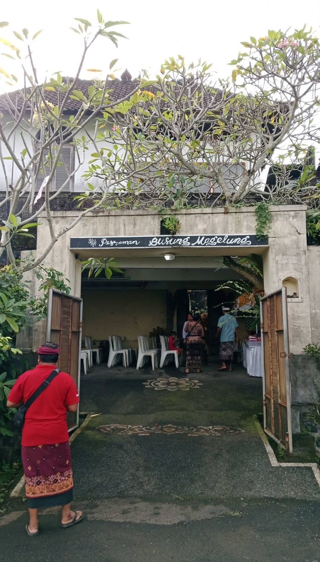 Salah satu kegiatan bakti kita terhadap tanah Bali dan lingkungan bersama bpk kmg Merta jiwa - tim sejiwa dan dukungan dari guru pandu sebagai wakil bupati karangasem serta rekan Bali nguni. Trimakasih
